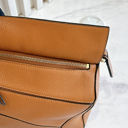 Loewe Puzzle Medium in Light Caramel