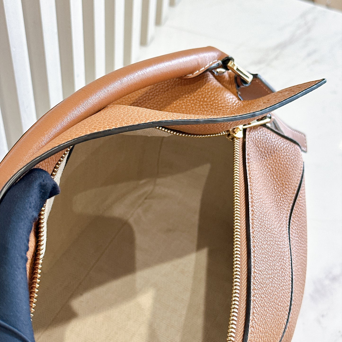 Loewe Puzzle Medium in Light Caramel