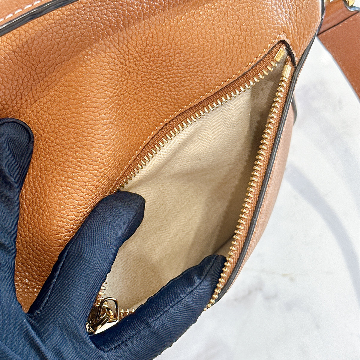 Loewe Puzzle Medium in Light Caramel