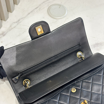 Chanel Vintage Classic Flap Medium in Black Lambskin