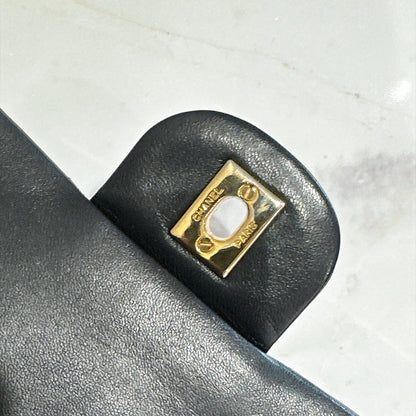 Chanel Vintage Classic Flap Medium in Black Lambskin