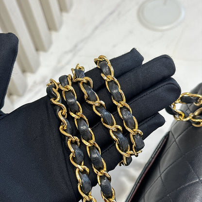 Chanel Vintage Classic Flap Medium in Black Lambskin