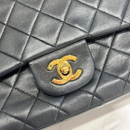 Chanel Vintage Classic Flap Medium in Black Lambskin