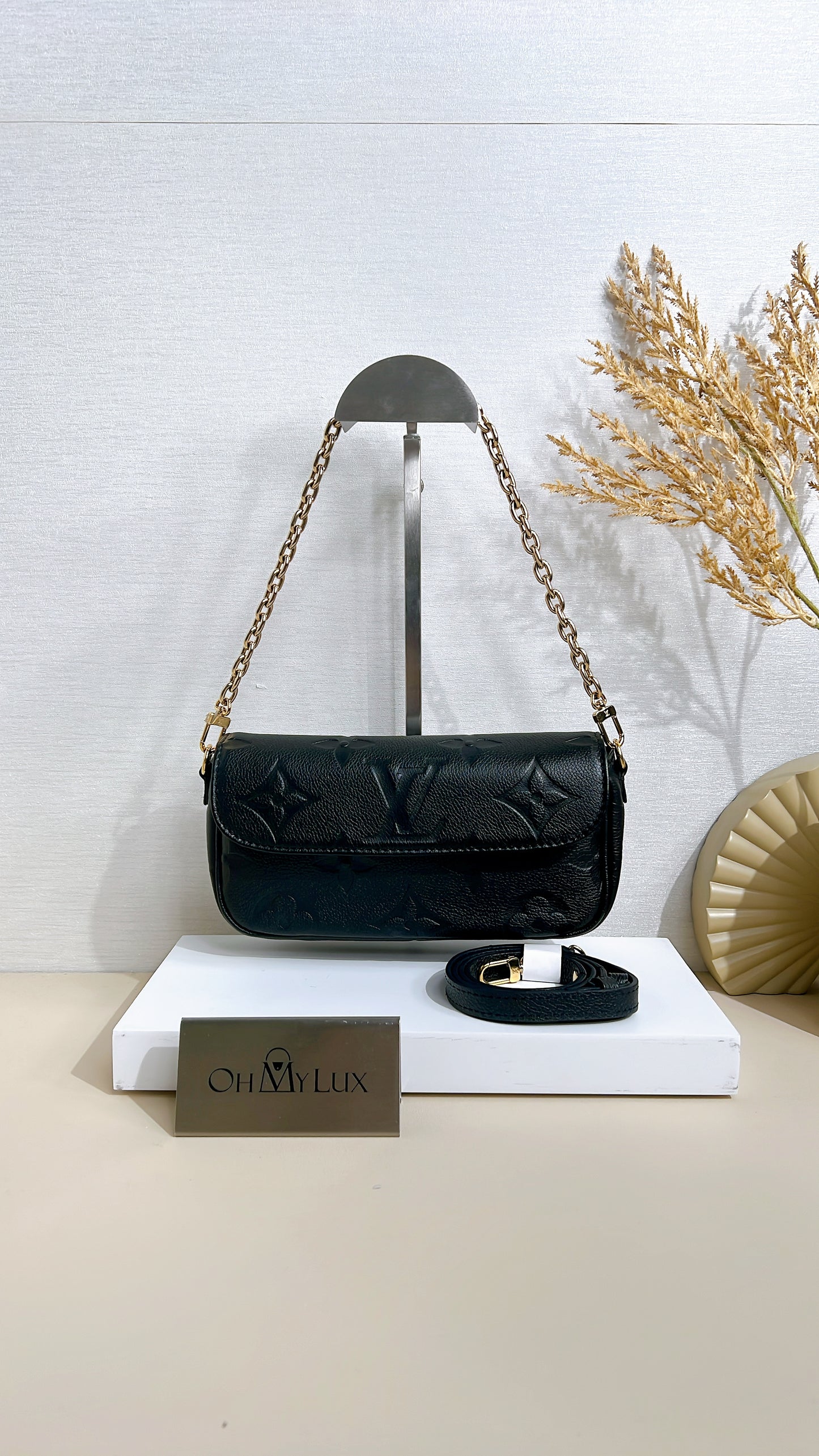 LV Ivy WOC in Black