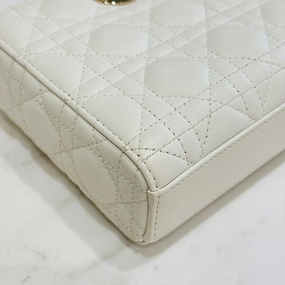 Lady Djoy Medium in White LGHW