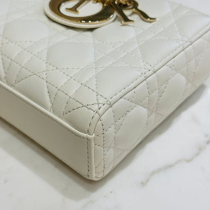 Lady Djoy Medium in White LGHW