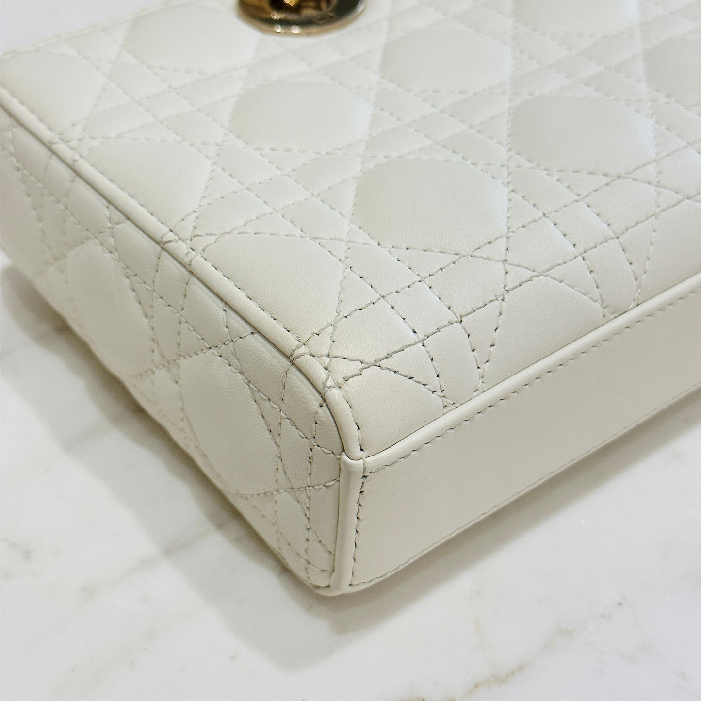 Lady Djoy Medium in White LGHW