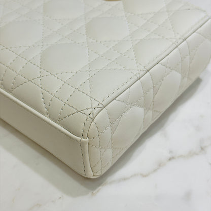 Lady Djoy Medium in White LGHW
