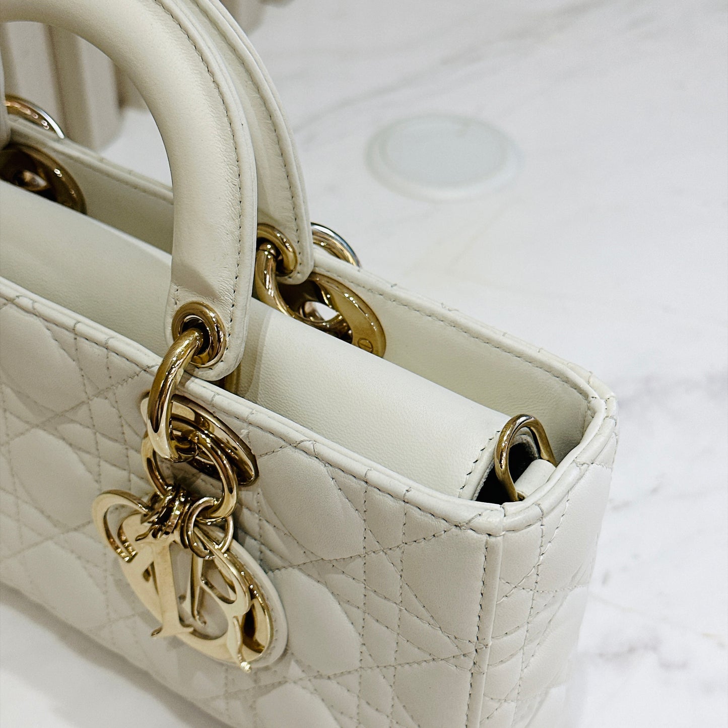 Lady Djoy Medium in White LGHW