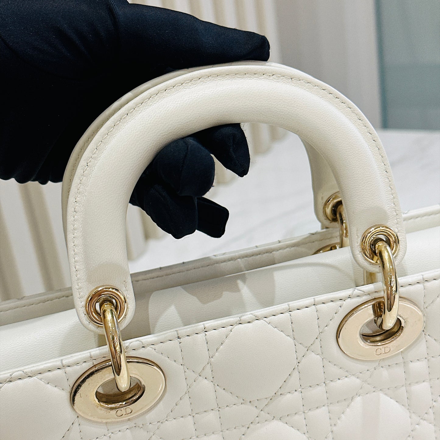 Lady Djoy Medium in White LGHW