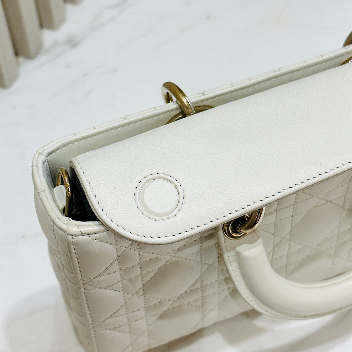 Lady Djoy Medium in White LGHW