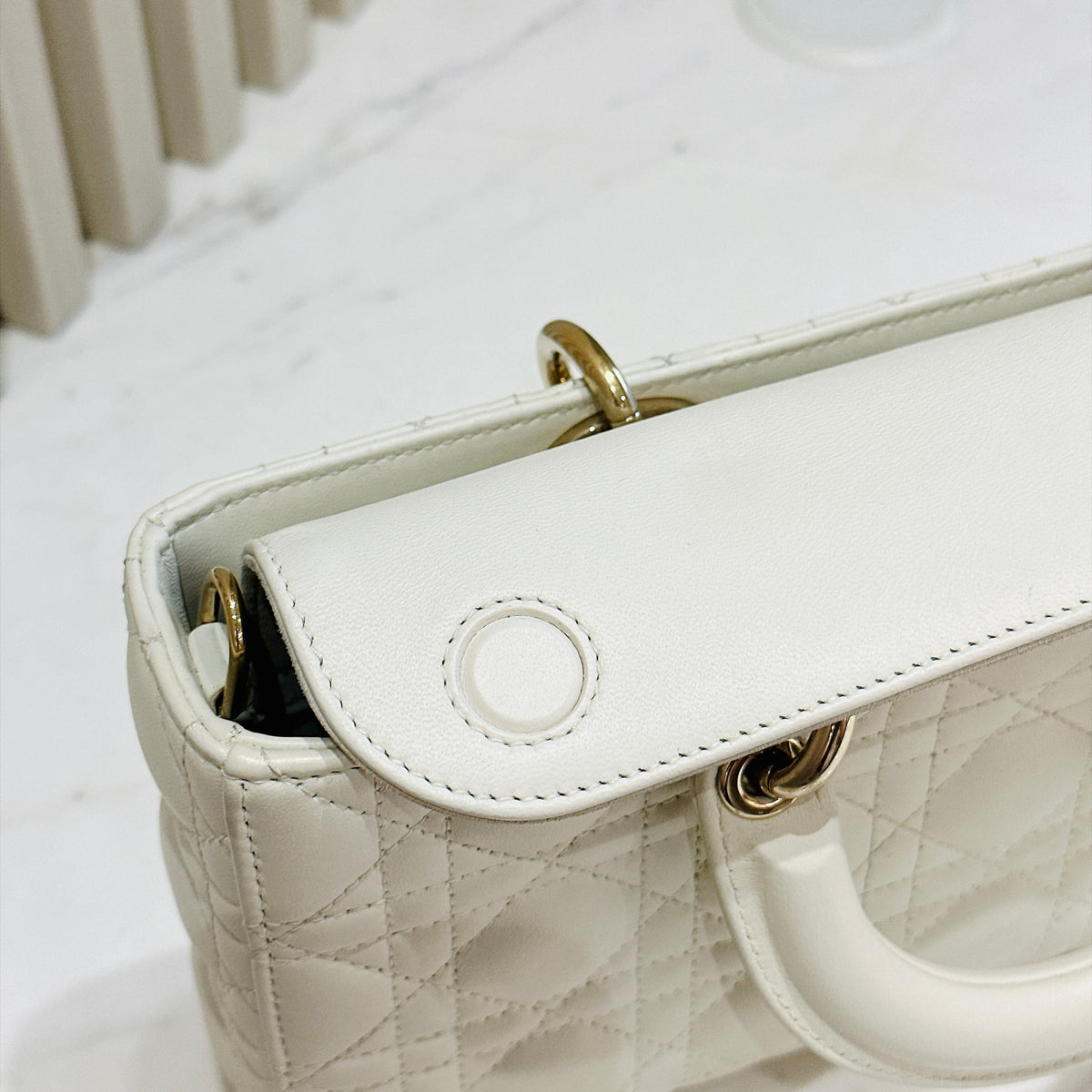 Lady Djoy Medium in White LGHW