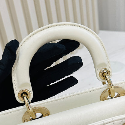 Lady Djoy Medium in White LGHW