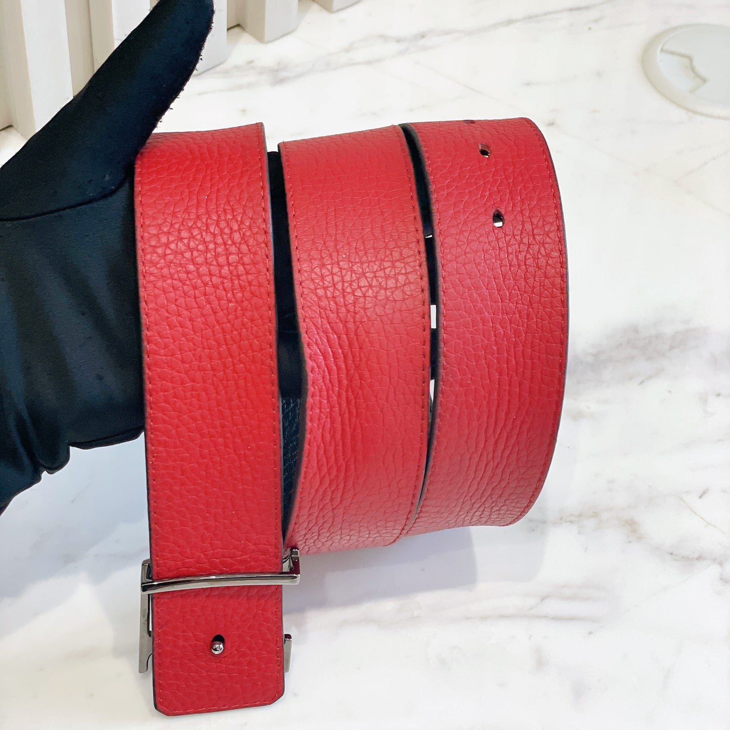 LV Reversible Taurillon Initiales Belt in Black/Red SHW