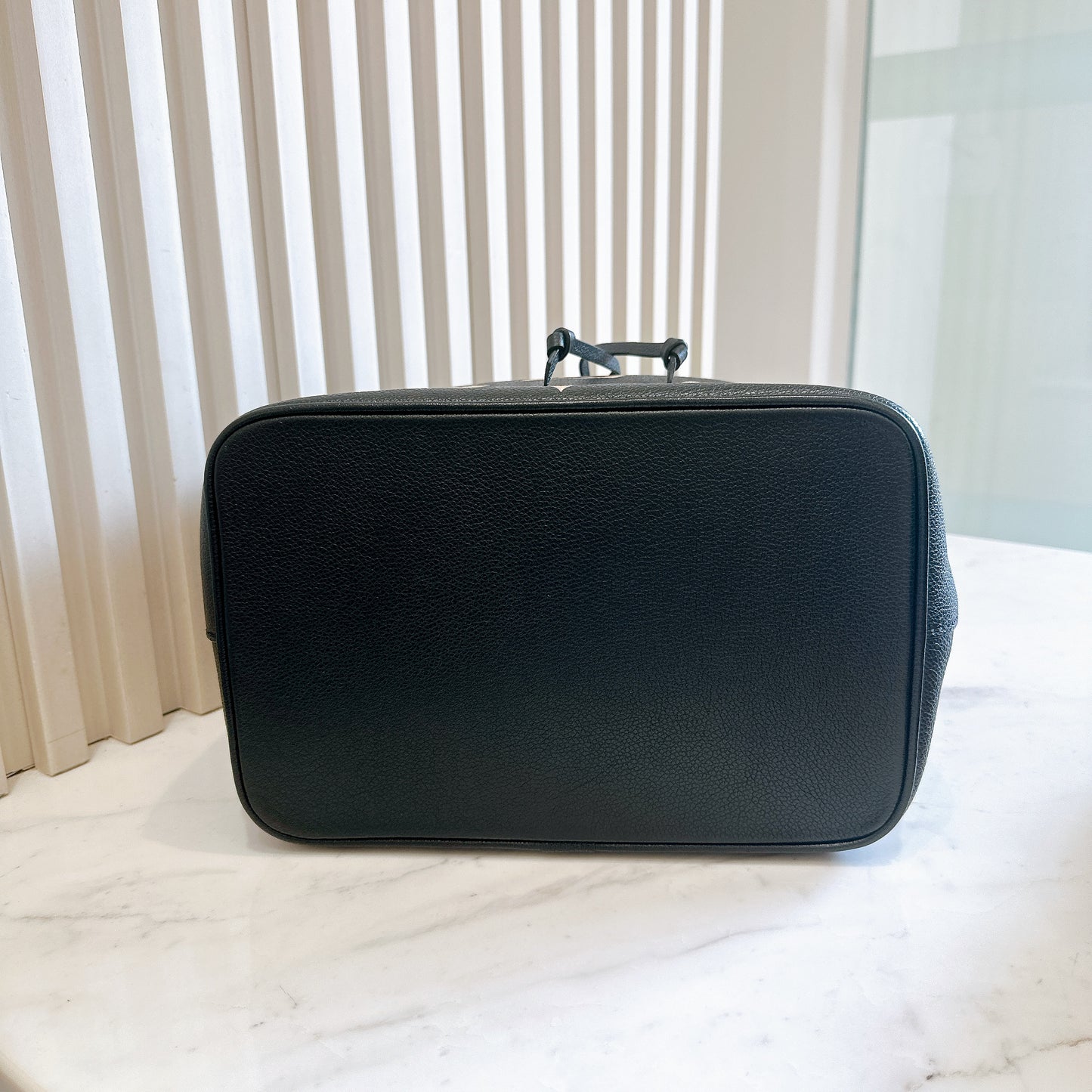 LV Neo Noe Bicolour in Black/Creme