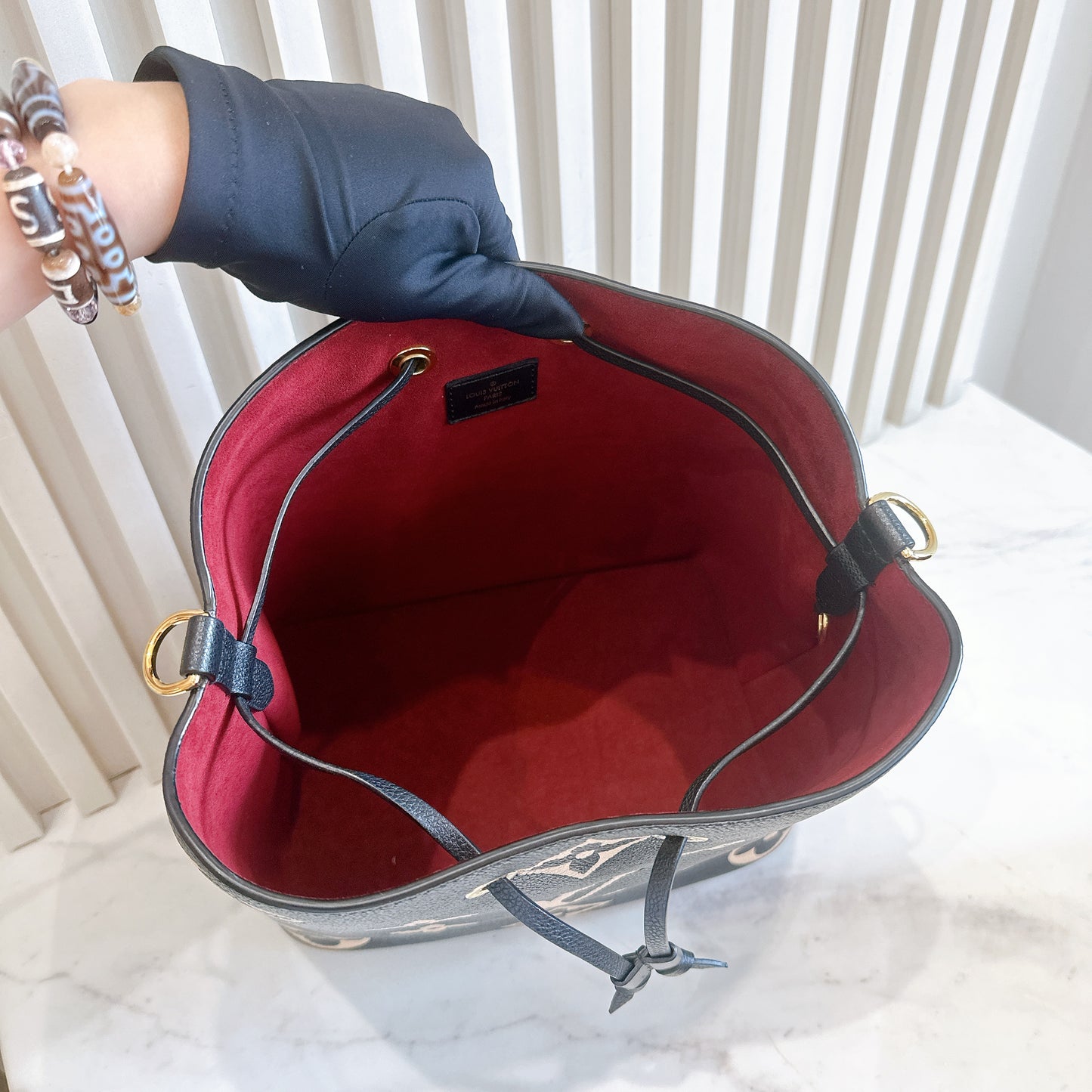 LV Neo Noe Bicolour in Black/Creme