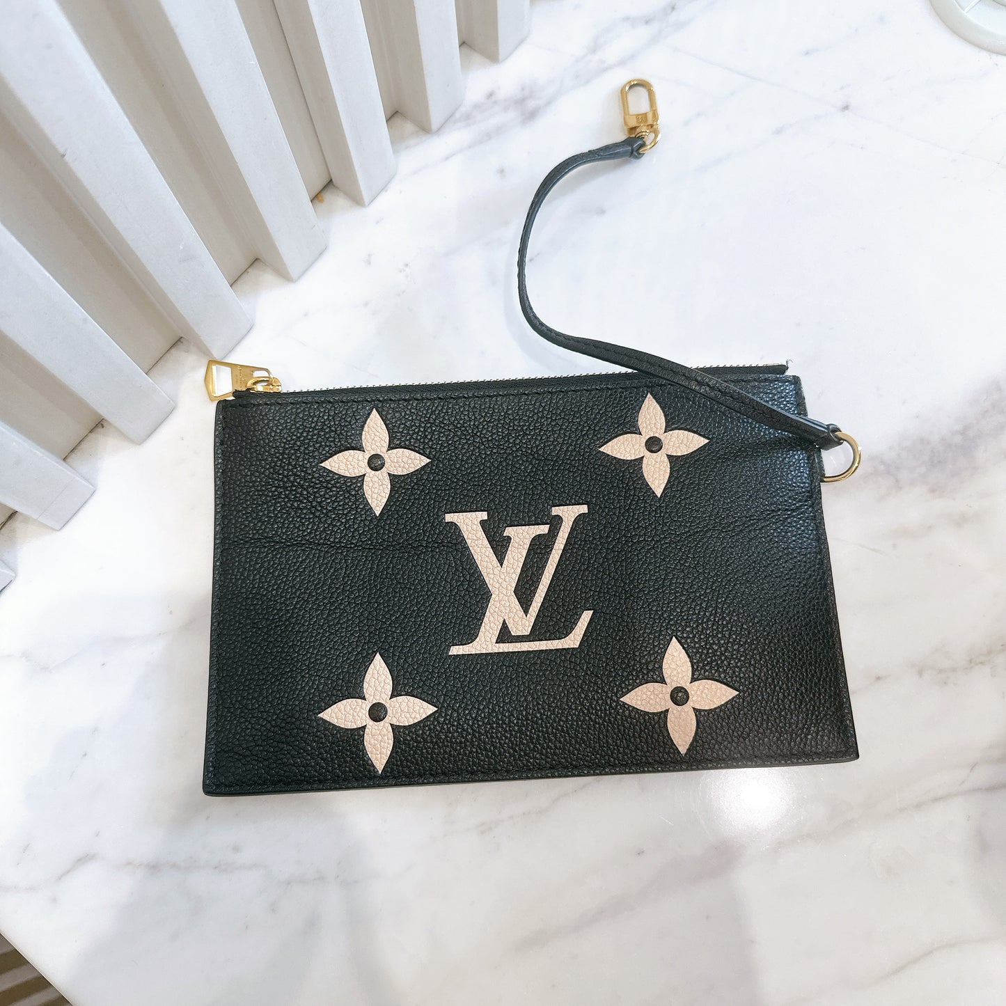 LV Neo Noe Bicolour in Black/Creme