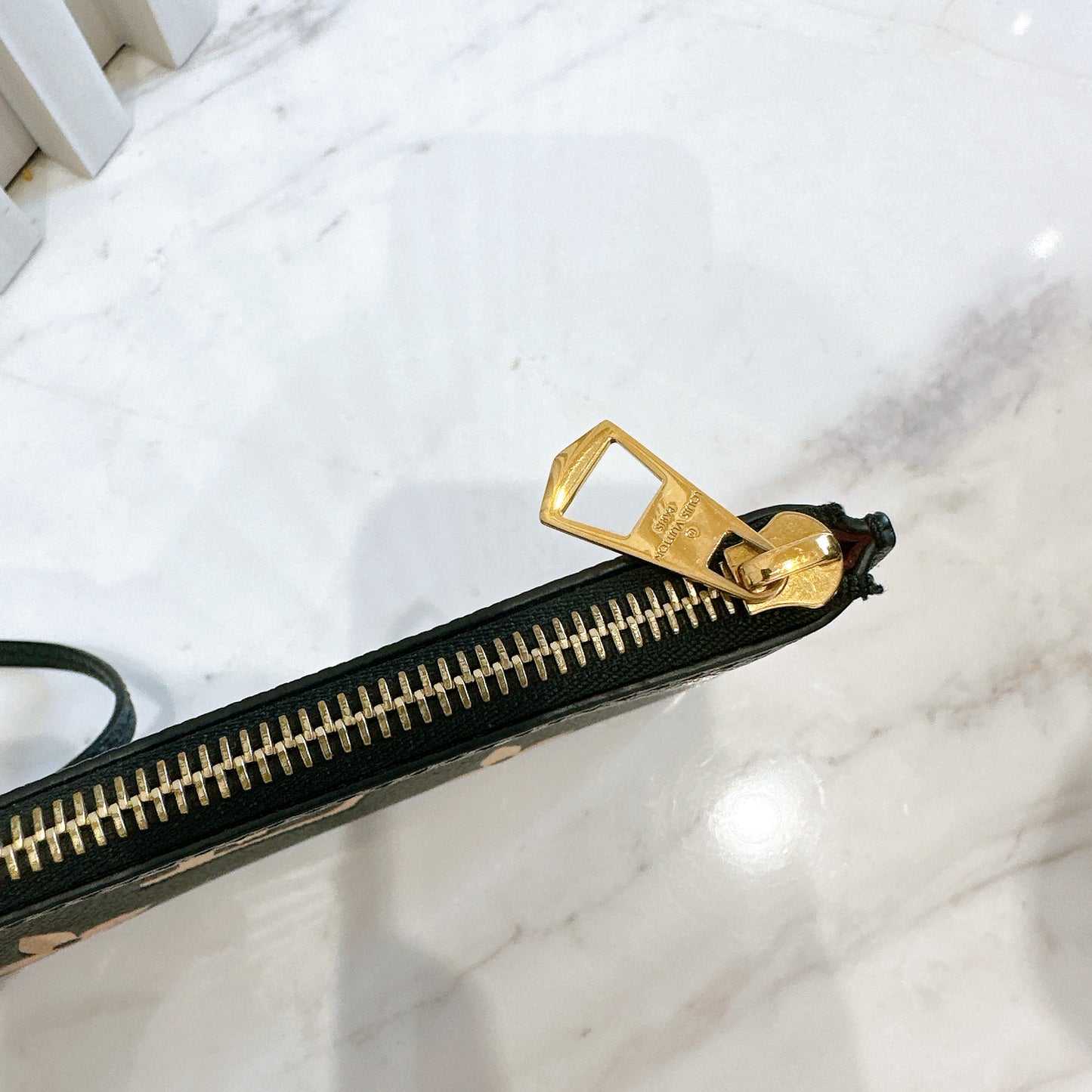 LV Neo Noe Bicolour in Black/Creme