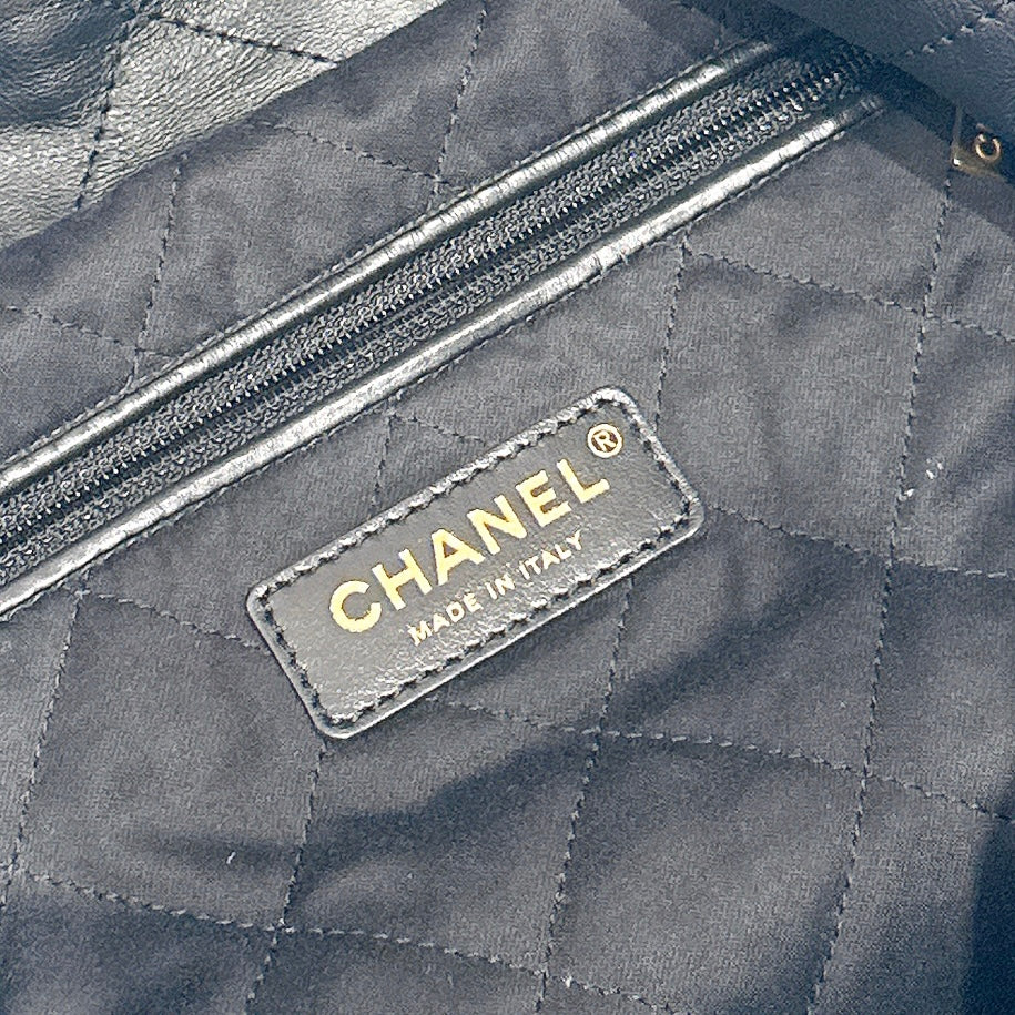 Chanel 22 Large in Black Calfskin GHW