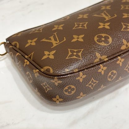 LV Multi Pochette in Pink