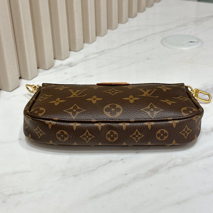 LV Multi Pochette in Pink
