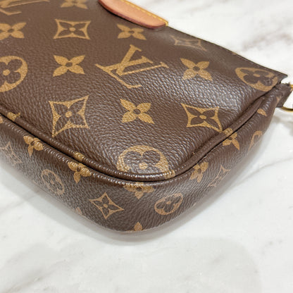 LV Multi Pochette in Pink