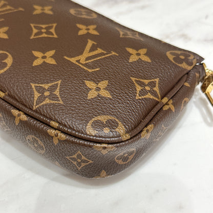 LV Multi Pochette in Pink