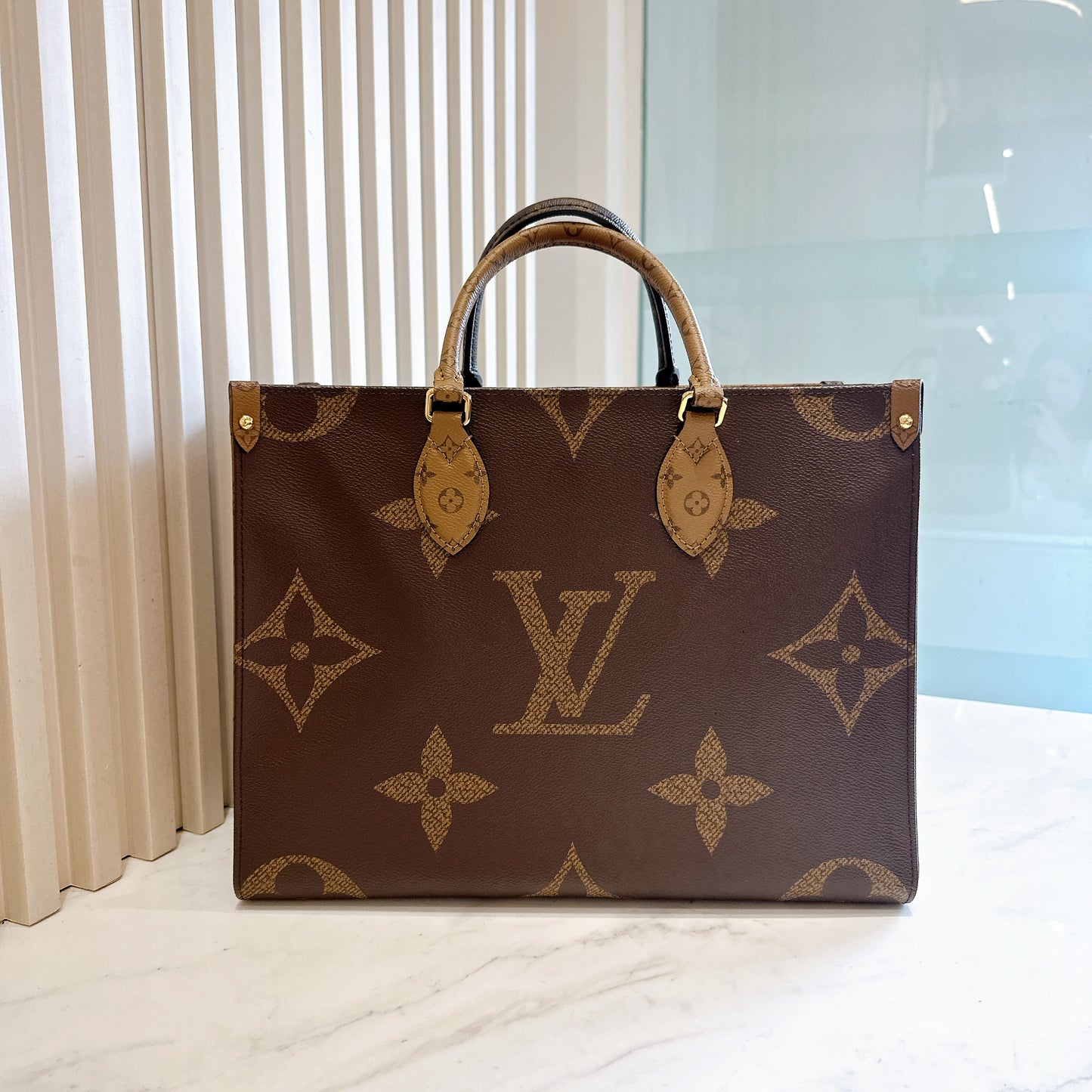 LV On The Go MM in Reverse Monogram