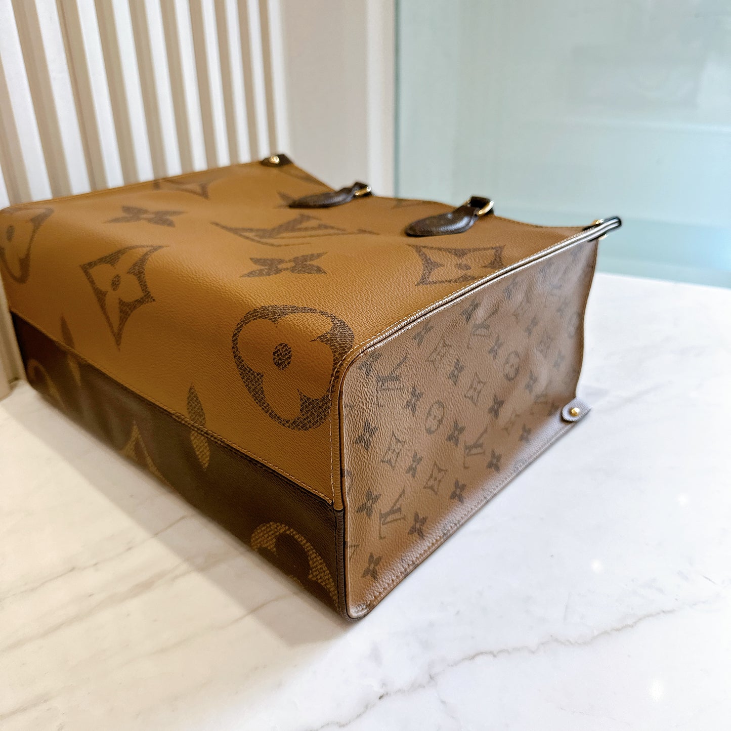LV On The Go MM in Reverse Monogram