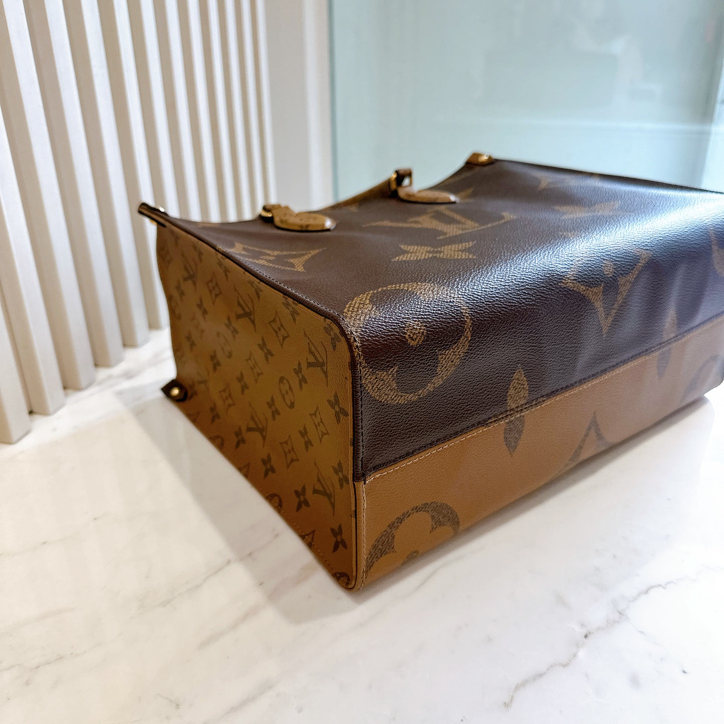 LV On The Go MM in Reverse Monogram