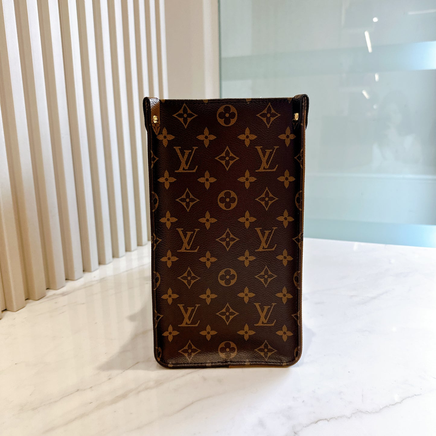 LV On The Go MM in Reverse Monogram