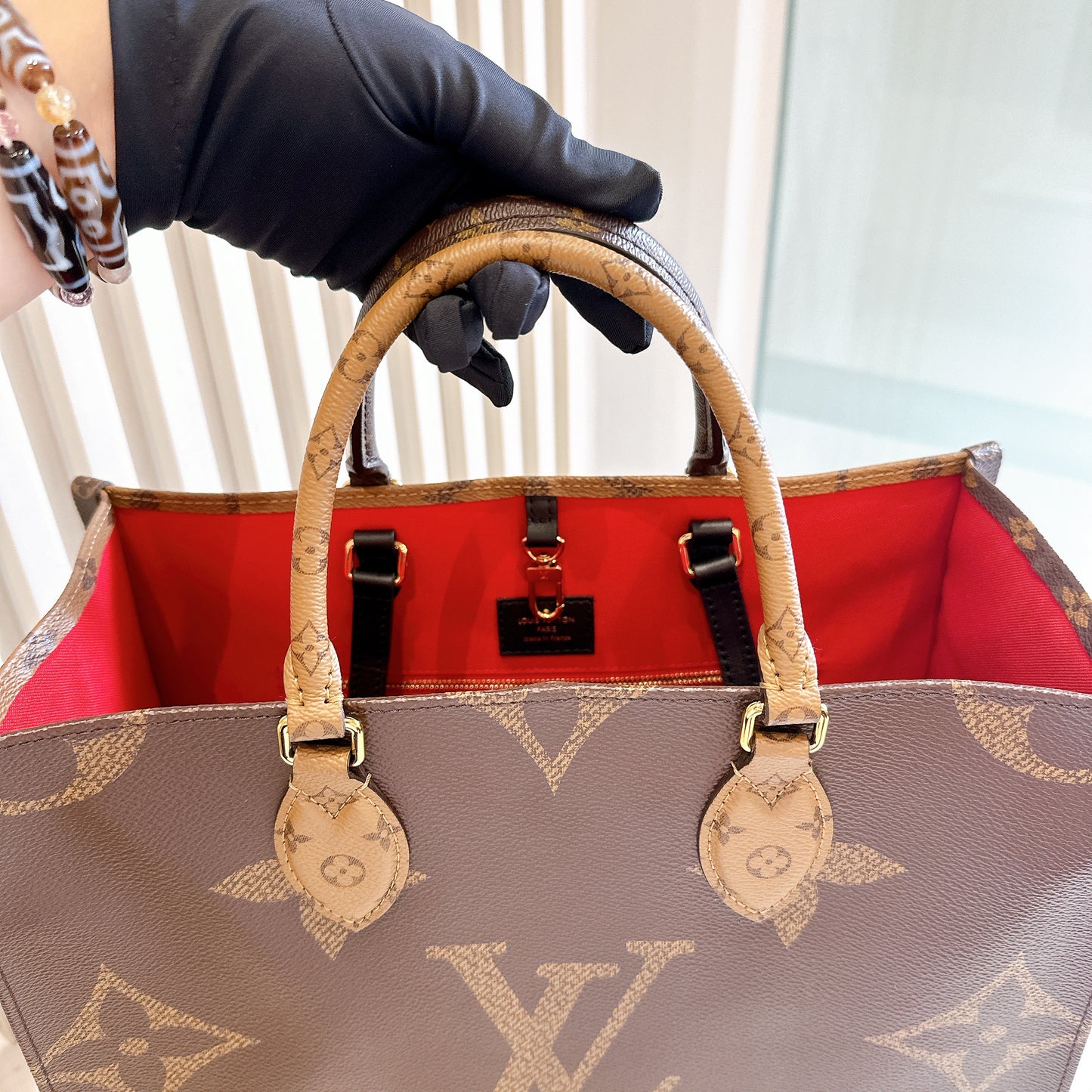 LV On The Go MM in Reverse Monogram