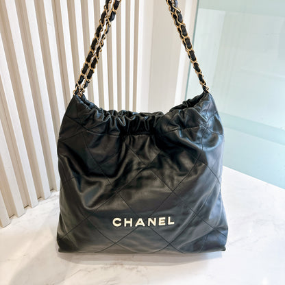 Chanel 22 Medium in Black