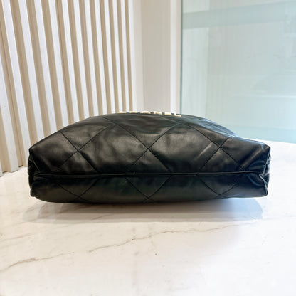Chanel 22 Medium in Black