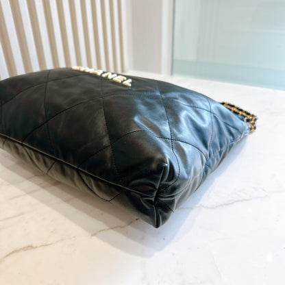 Chanel 22 Medium in Black