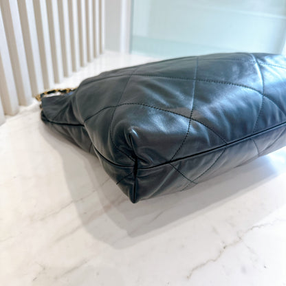 Chanel 22 Medium in Black