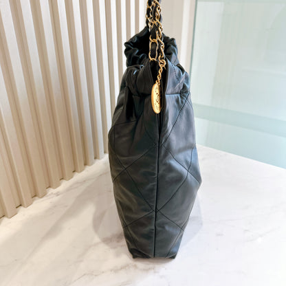 Chanel 22 Medium in Black