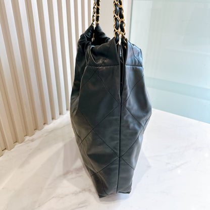 Chanel 22 Medium in Black
