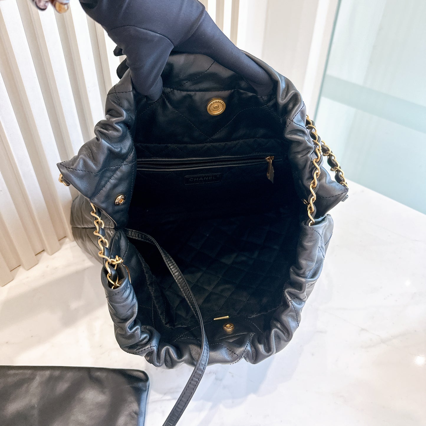 Chanel 22 Medium in Black