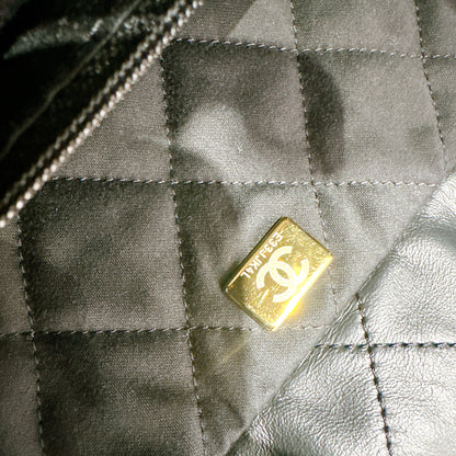 Chanel 22 Medium in Black