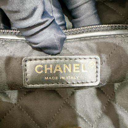 Chanel 22 Medium in Black