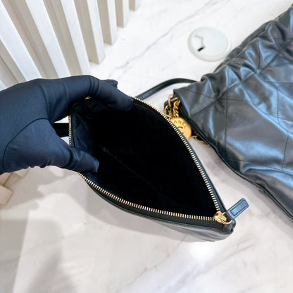Chanel 22 Medium in Black