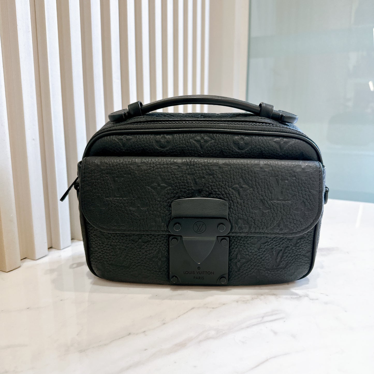 LV S Lock Messenger in Taurillon