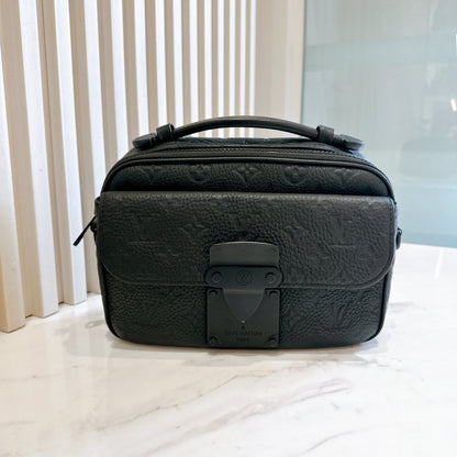 LV S Lock Messenger in Taurillon