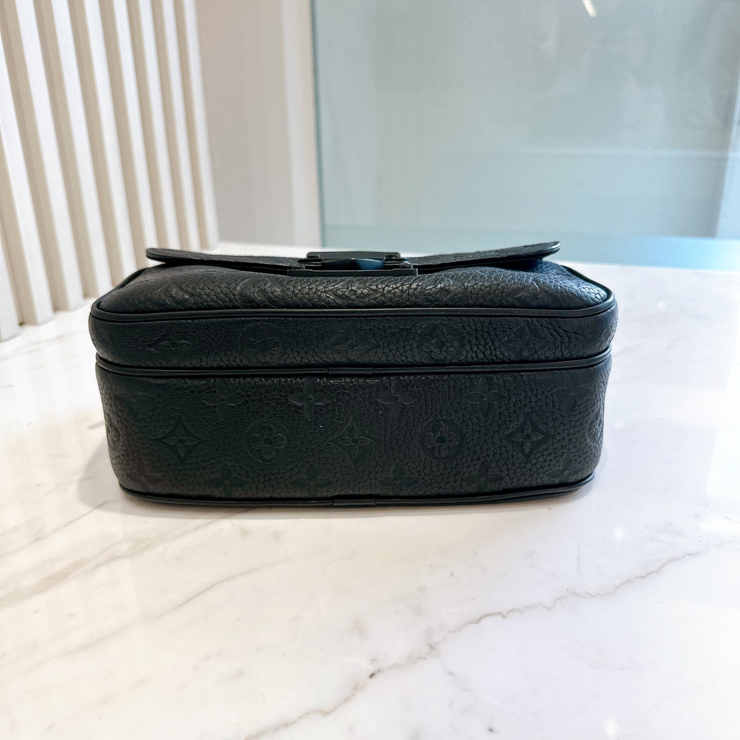 LV S Lock Messenger in Taurillon