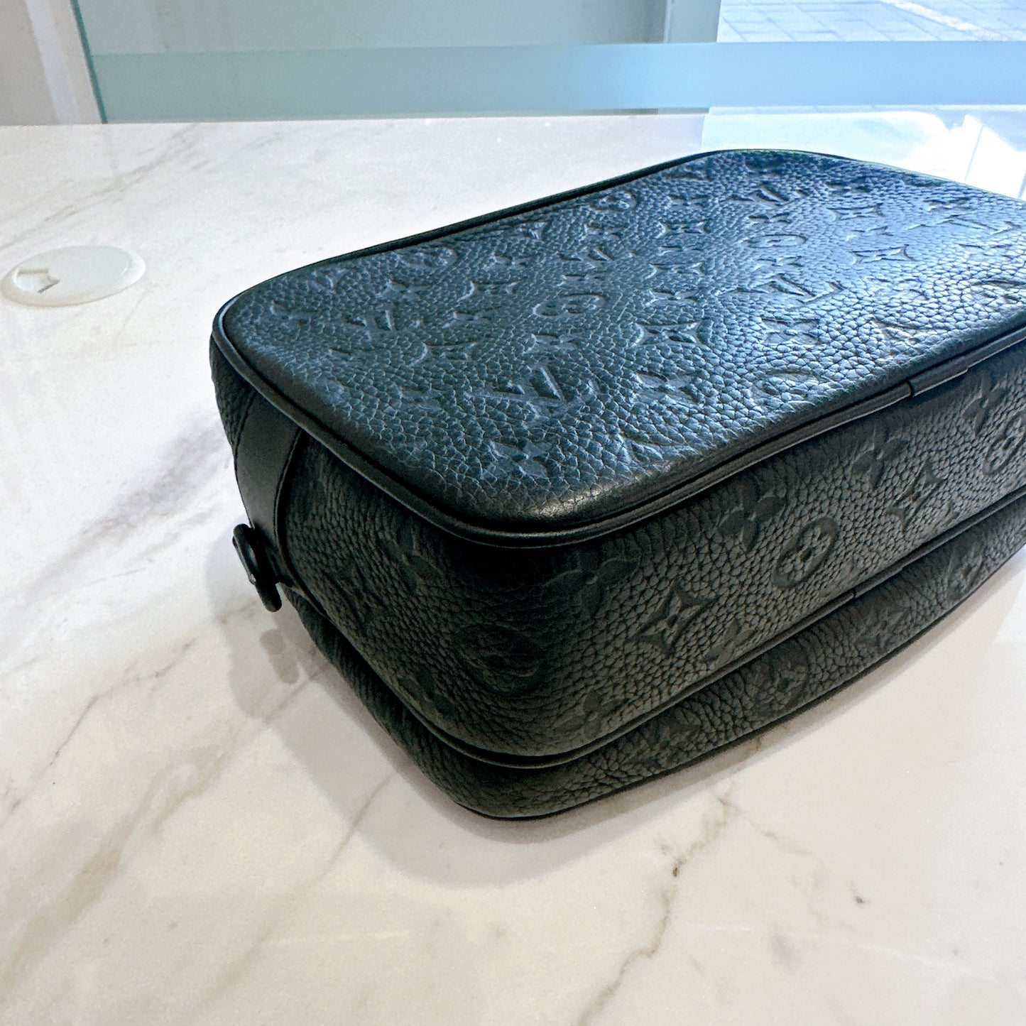 LV S Lock Messenger in Taurillon