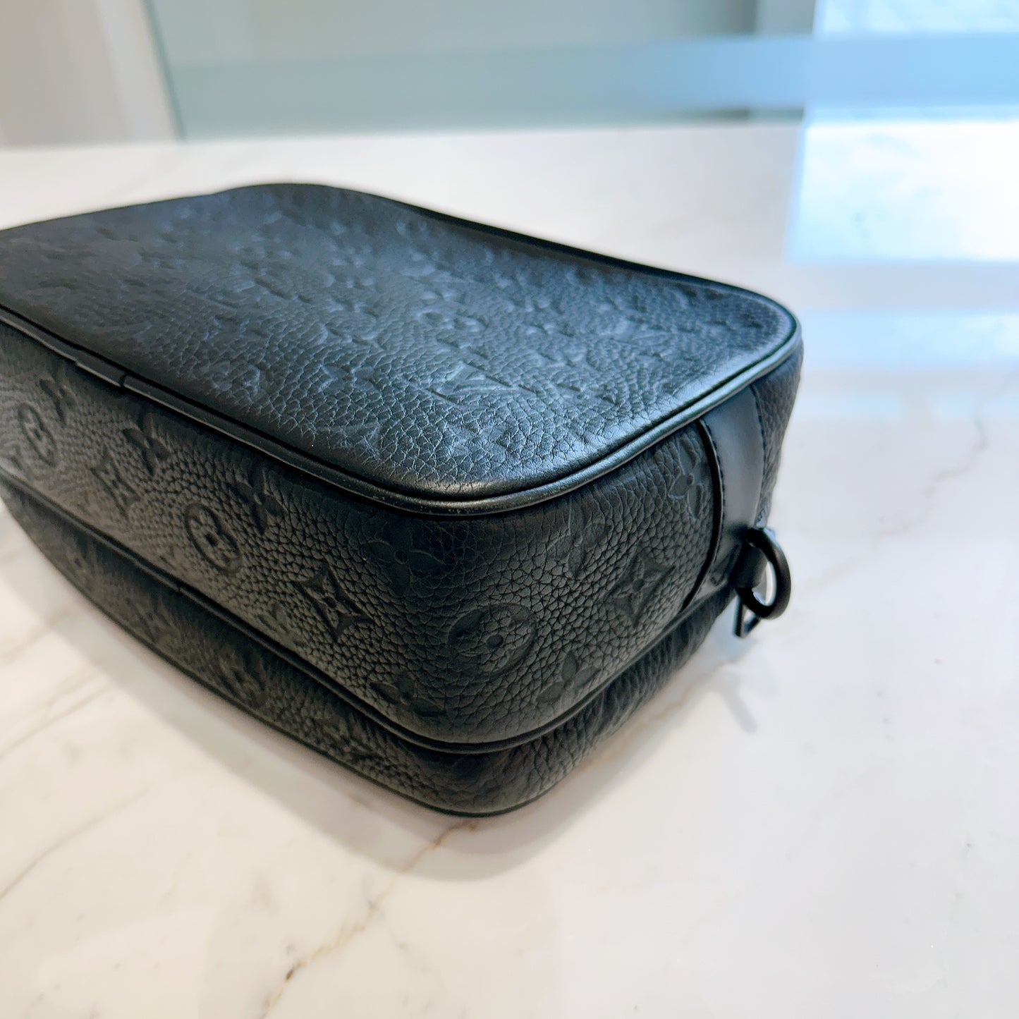 LV S Lock Messenger in Taurillon