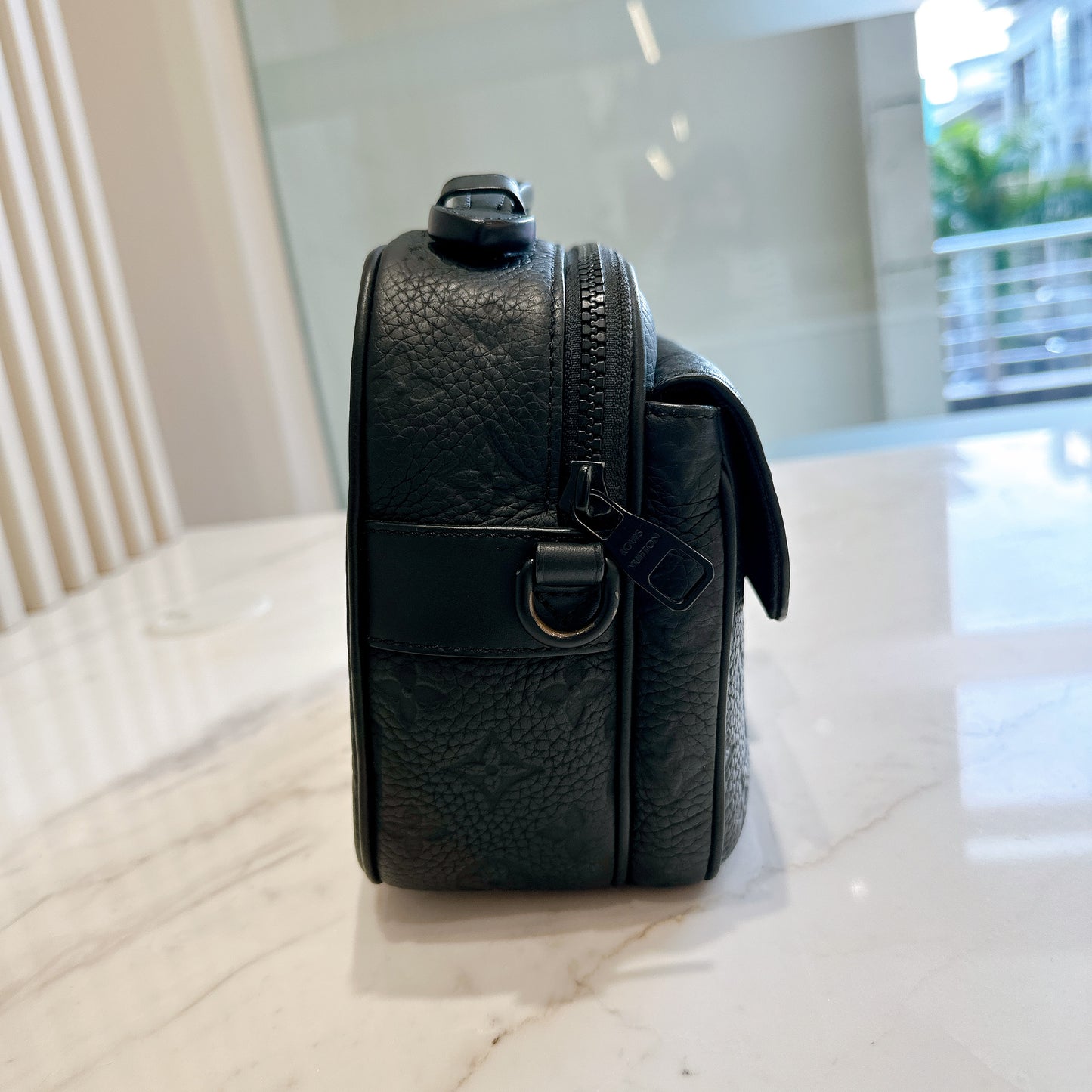 LV S Lock Messenger in Taurillon