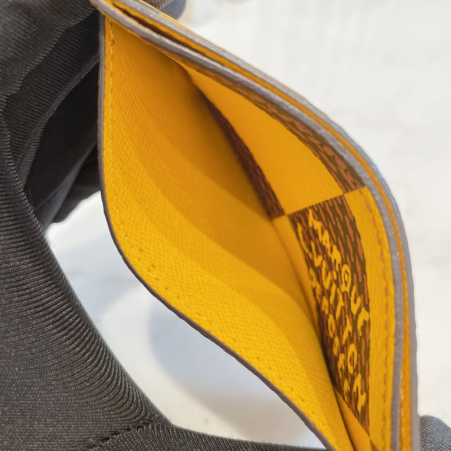 LV Porte Cartes Simple Damier Pop Jaune Mat