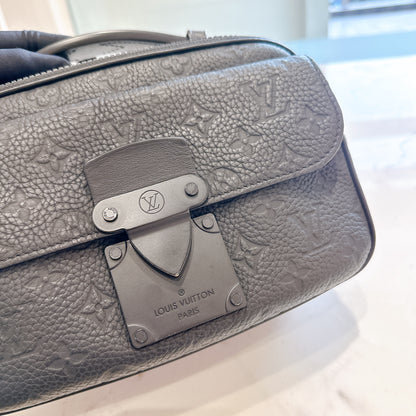 LV S Lock Messenger in Taurillon
